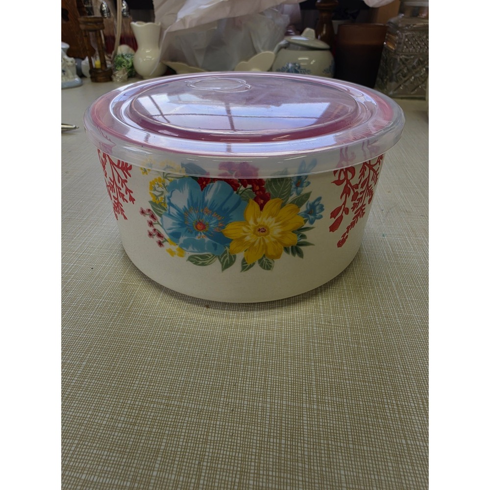 The pioneer woman fancy flourish bowl with lid